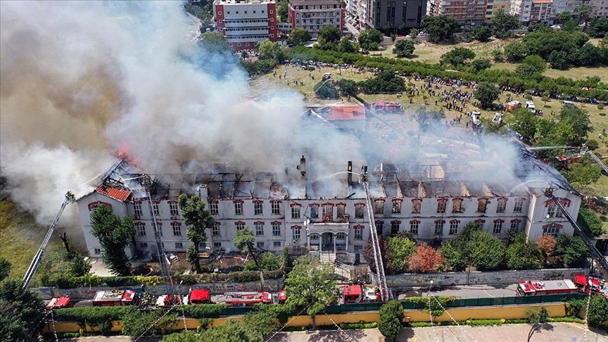 Zeytinburnu Balıklı  saç bakım ürünleri Rum Hastanesi'nde büyük yangın! Hastalar tahliye edildi